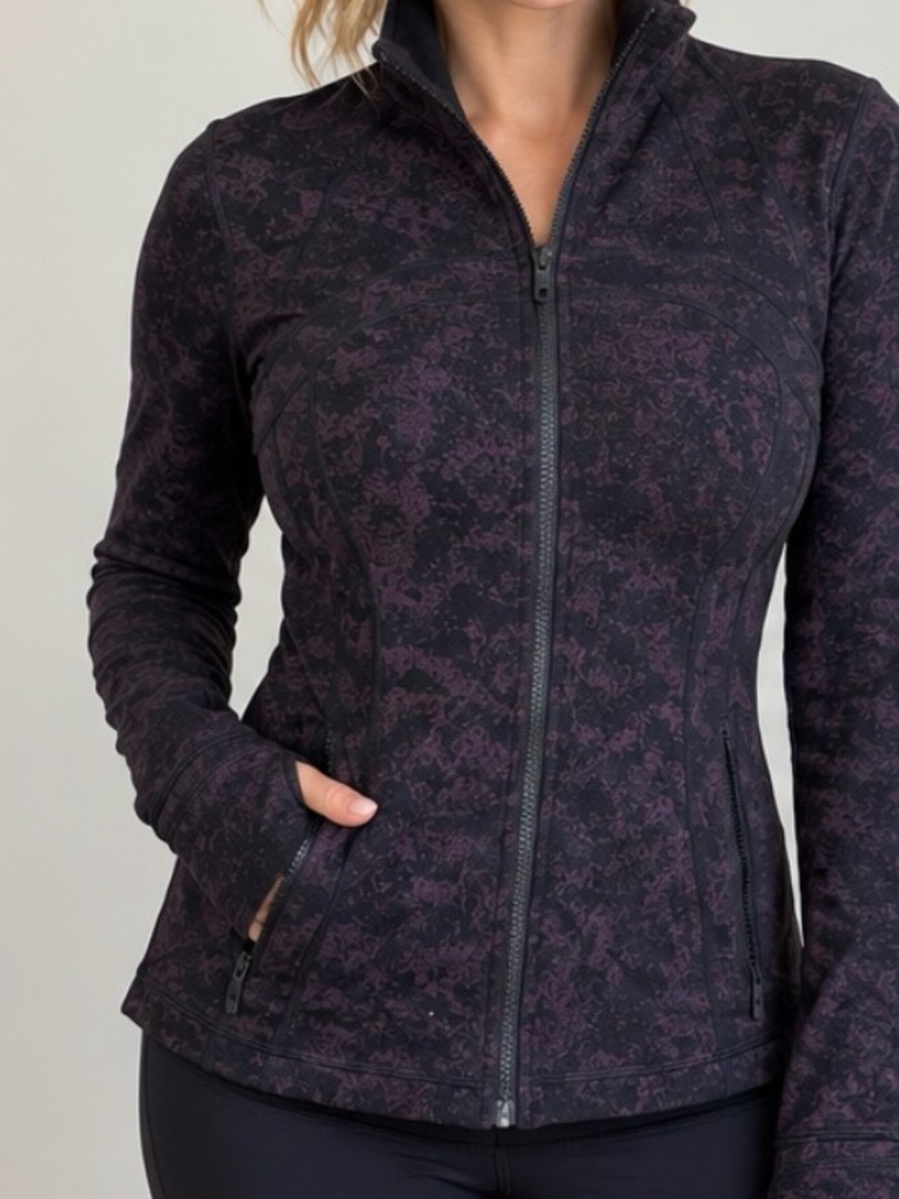 Lululemon older style jacket in EUC size 8